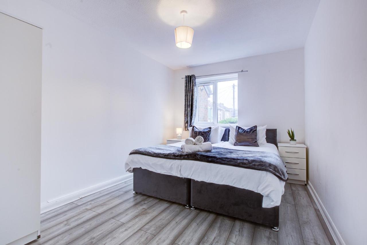 Spacious Urban Apartment In Croydon Exterior photo